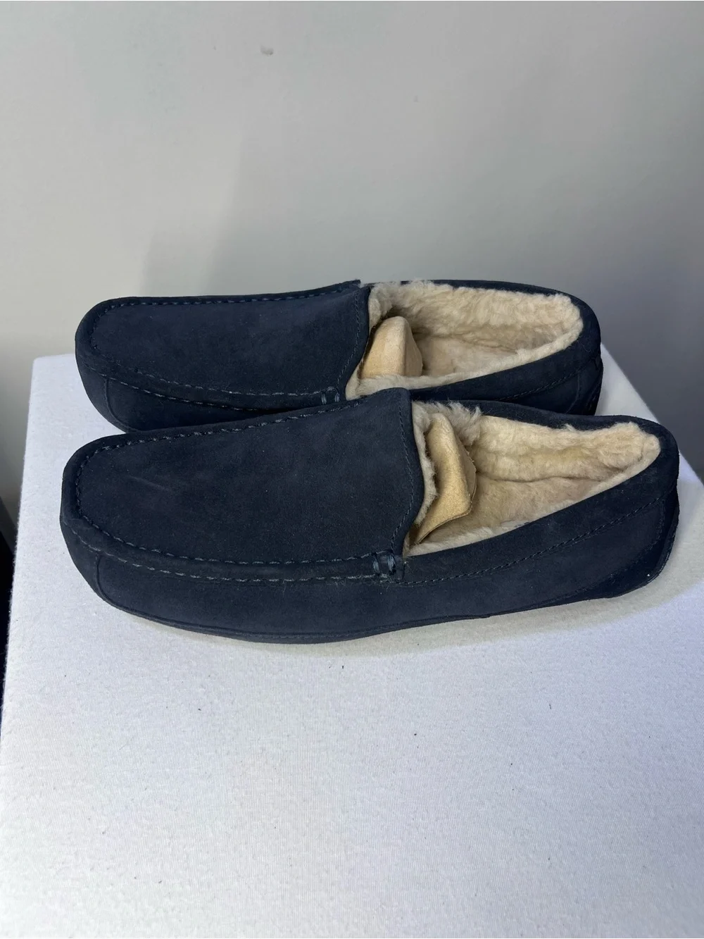 UGG MENS ASCOT BLUE Suede Slippers, size 11, new no box